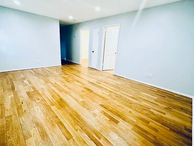 163 Latham Rd in Mineola, NY - Building Photo - Building Photo