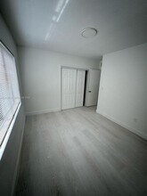 7360 SW 21st St in Miami, FL - Building Photo - Building Photo