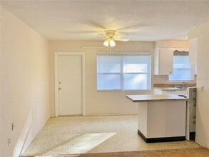 5957 S Beneva Rd in Sarasota, FL - Foto de edificio - Building Photo