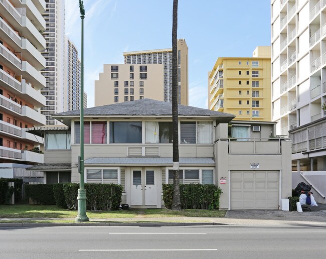 2517 Ala Wai Blvd in Honolulu, HI - Building Photo - Building Photo