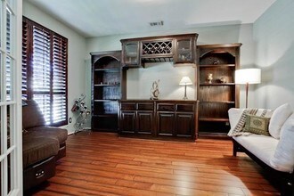 6352 Rolling Hill Rd in The Colony, TX - Building Photo - Building Photo