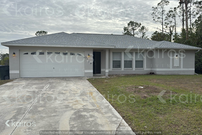 3165 Lucaya Ave in North Port, FL - Building Photo