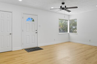 180 Ross Dr in Clearfield, UT - Building Photo - Building Photo