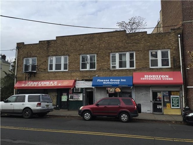 793 Stuyvesant Ave in Irvington, NJ - Foto de edificio - Building Photo
