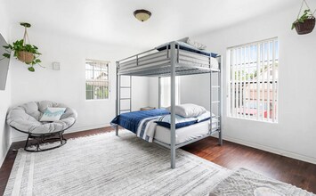 527 Chester St in Glendale, CA - Building Photo - Building Photo