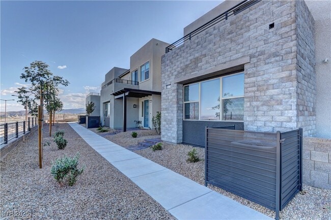 1420 Song Lark Ln in Las Vegas, NV - Building Photo - Building Photo