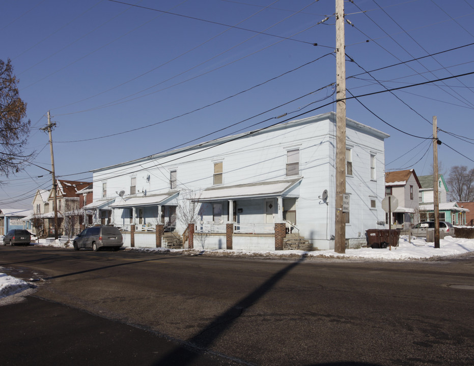 659 W Hopocan Ave in Barberton, OH - Building Photo