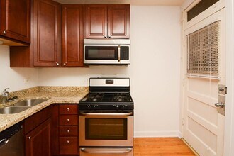 2242 W Ainslie St in Chicago, IL - Building Photo - Building Photo