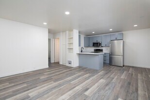 6386 Rancho Mission Rd in San Diego, CA - Building Photo