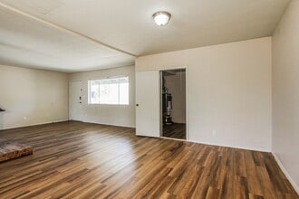 8037 E Oak St in Scottsdale, AZ - Building Photo - Building Photo