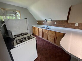 401 1/2 Queen St in Goshen, IN - Building Photo
