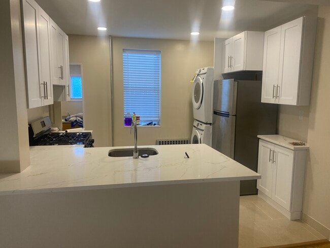 113 S 2nd St, Unit 113 First Fl in New Hyde Park, NY - Building Photo - Building Photo