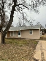 316 E 2nd St in Sedgwick, KS - Building Photo