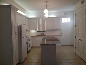 605 Elmhurst Ct in Kissimmee, FL - Building Photo - Building Photo