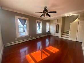 67 Flint St, Unit 2 in Somerville, MA - Building Photo - Building Photo