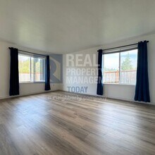 334 Tacoma Blvd S in Pacific, WA - Building Photo - Building Photo