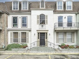 384 N Post Oak Ln, Unit 384 in Houston, TX - Building Photo