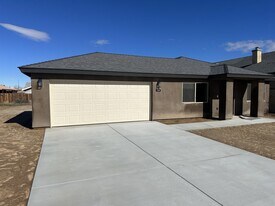 7343 Dogwood Ave in California City, CA - Building Photo