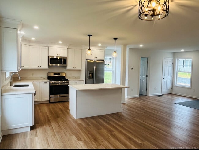 14 Infield St in Bridgeport, CT - Building Photo - Building Photo