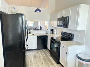 7593 Tahiti Ln in Greenacres, FL - Building Photo - Building Photo