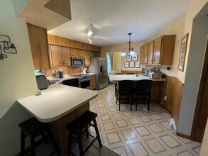 1708 Howlett Ln in Waukesha, WI - Building Photo - Building Photo