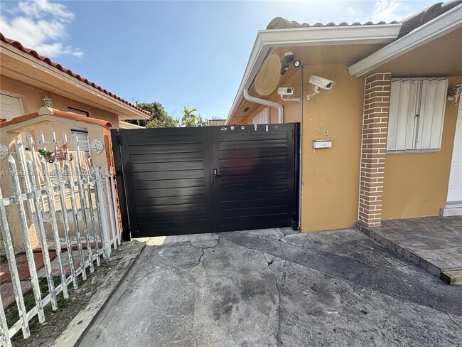 484 E 13th St in Hialeah, FL - Building Photo - Building Photo