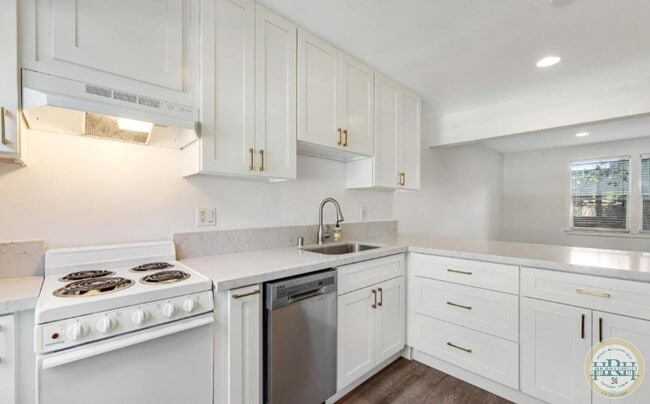 33 Livingston Ct in Novato, CA - Building Photo - Building Photo