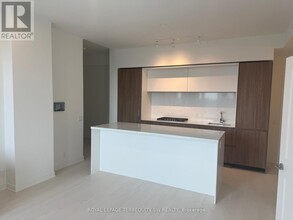 1-801 Hillsdale Ave E in Toronto, ON - Building Photo - Building Photo
