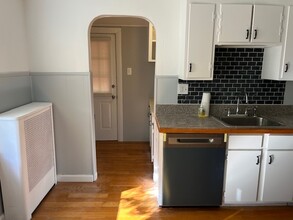 11 Central Ave, Unit 2 in Wakefield, MA - Building Photo - Building Photo