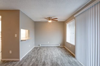 Pacifica Apartments in Pacific, WA - Foto de edificio - Building Photo