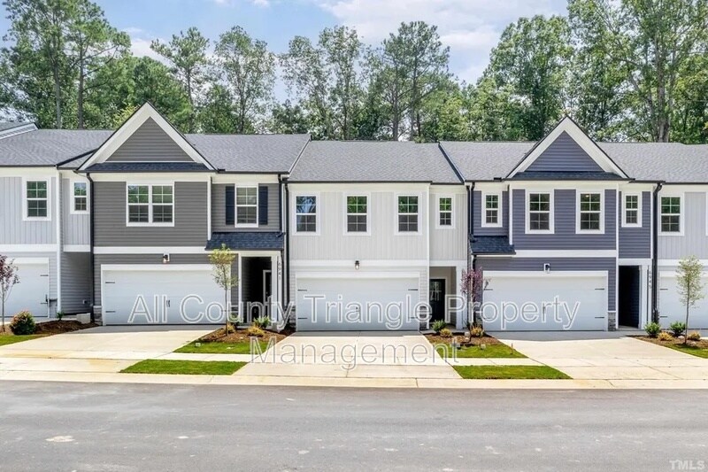 6943 Doddridge Ln in Cary, NC - Building Photo