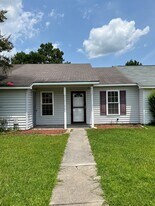 733 Pinewood Dr in Jacksonville, NC - Building Photo