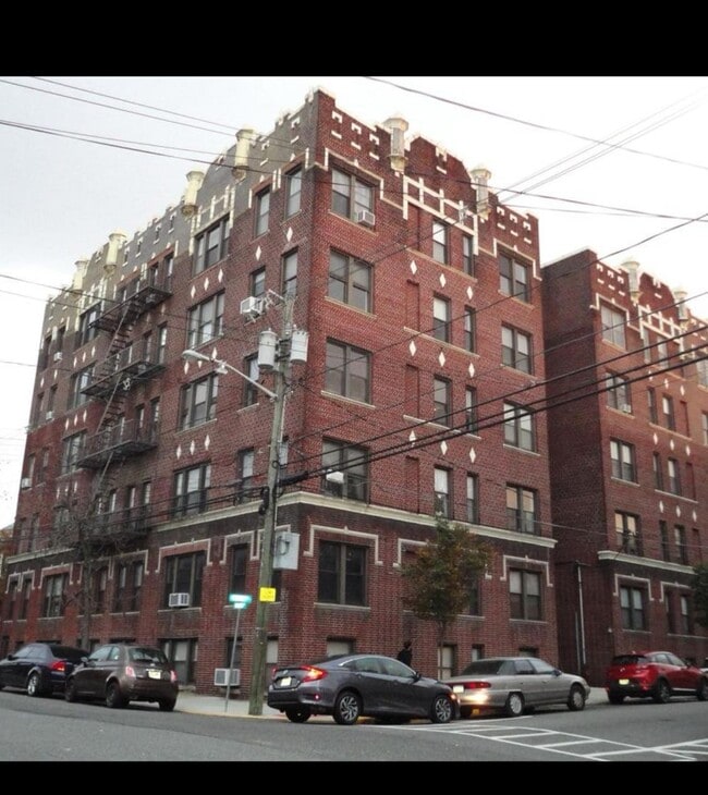 property at 290 Potter Pl