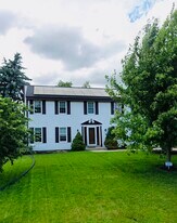 W174N5125 Mulberry Ln in Menomonee Falls, WI - Building Photo