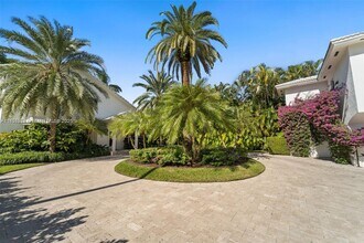 6300 Allison Rd in Miami Beach, FL - Building Photo - Building Photo