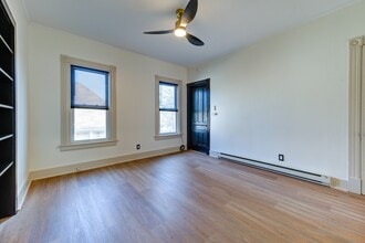 10 Hamilton St in Johnstown, NY - Building Photo - Building Photo