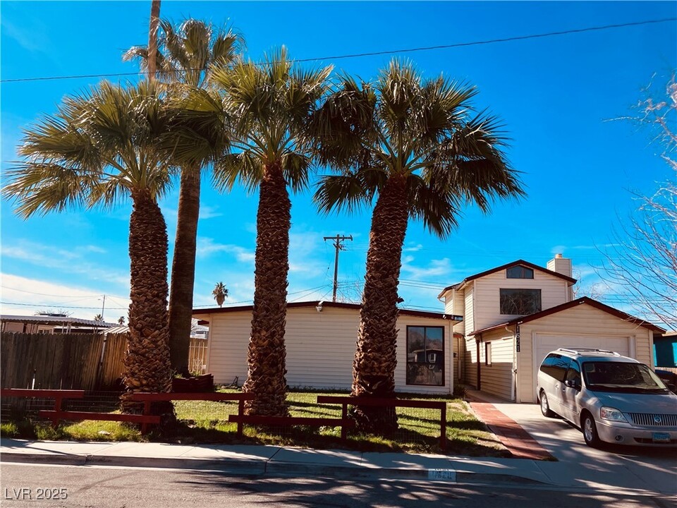 1621 Kenneth St in North Las Vegas, NV - Building Photo