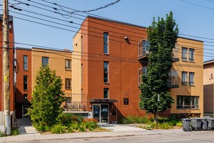 Pavillon Grenet in Montréal, QC - Building Photo