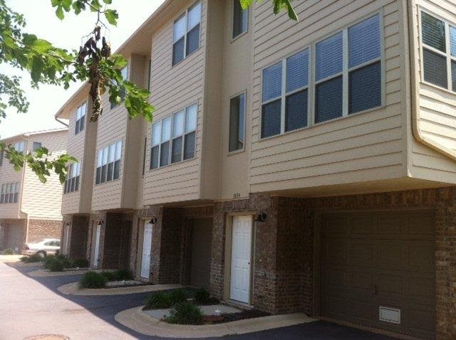 College Creek Condos in Fayetteville, AR - Building Photo