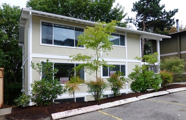 1761 Sturgus Ave S in Seattle, WA - Building Photo - Building Photo