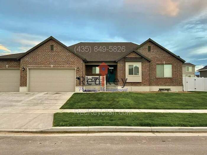 657 W Lafayette St in Tooele, UT - Building Photo