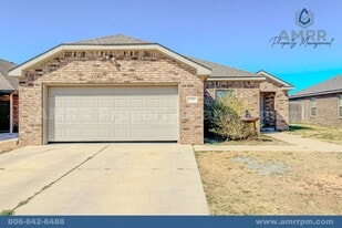 708 Hillshire Ave in Wolfforth, TX - Building Photo