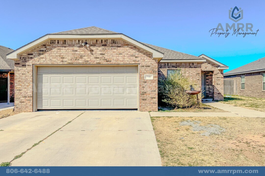708 Hillshire Ave in Wolfforth, TX - Building Photo