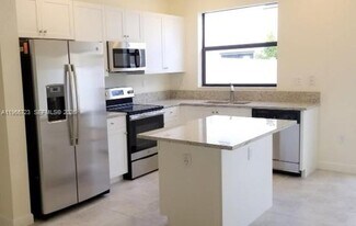 10603 W 34th Ct in Hialeah, FL - Building Photo