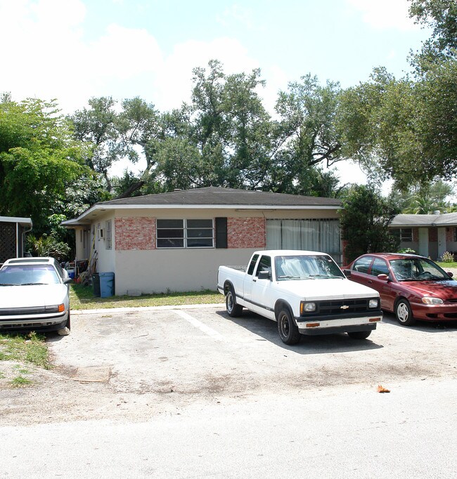 4140-4148 SW 24th St in Fort Lauderdale, FL - Foto de edificio - Building Photo