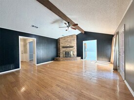 1821 Broadway St in Denton, TX - Building Photo