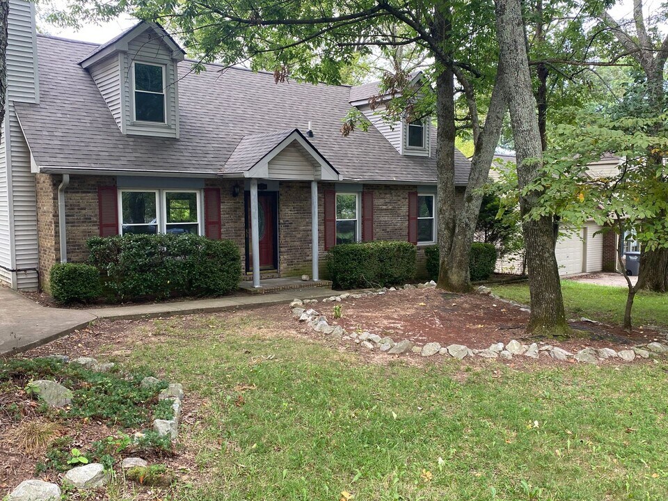 220 Mill Creek Rd in Clarksville, TN - Building Photo