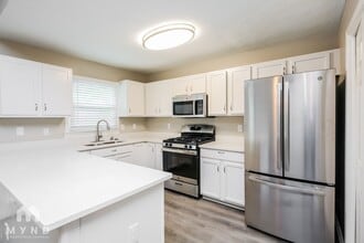 374 Shoal Ct in Lawrenceville, GA - Foto de edificio - Building Photo