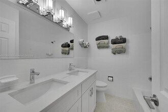 810-810 SW 12th Ct in Fort Lauderdale, FL - Building Photo - Building Photo