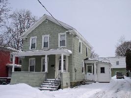 163 E 9th St in Oswego, NY - Foto de edificio